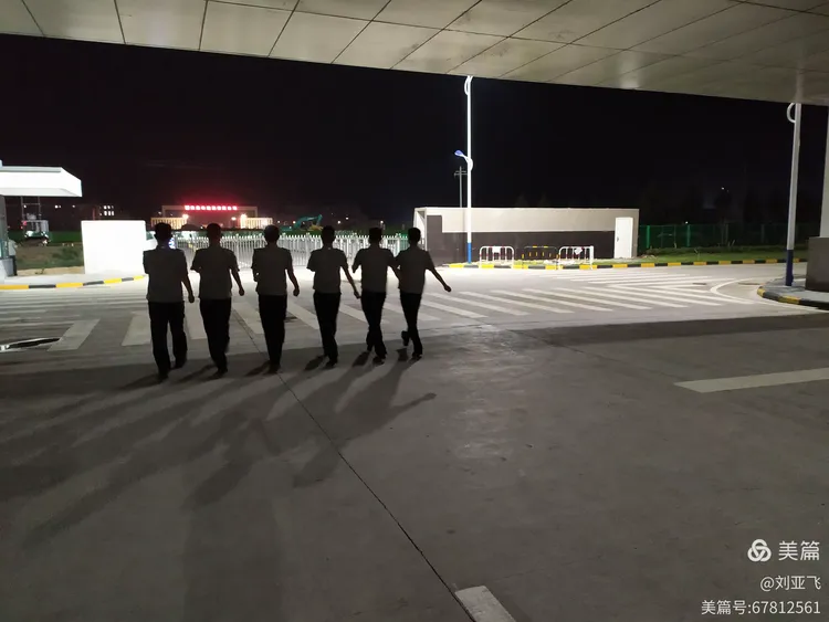 2019年8月5日夜班应出勤：21人 实出勤：18人出勤率：85% 休息：3人 请假：0人 值班班长